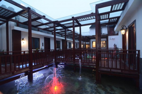 重庆街头扫码按摩椅，一试就知道多舒服！